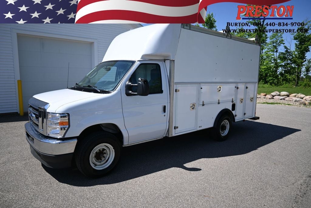 2022 Ford E-350SD Base Cutaway