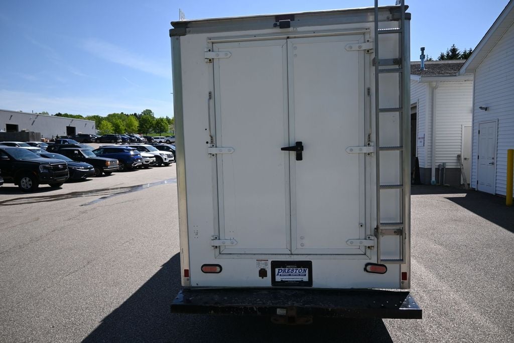 2022 Ford E-350SD Base Cutaway