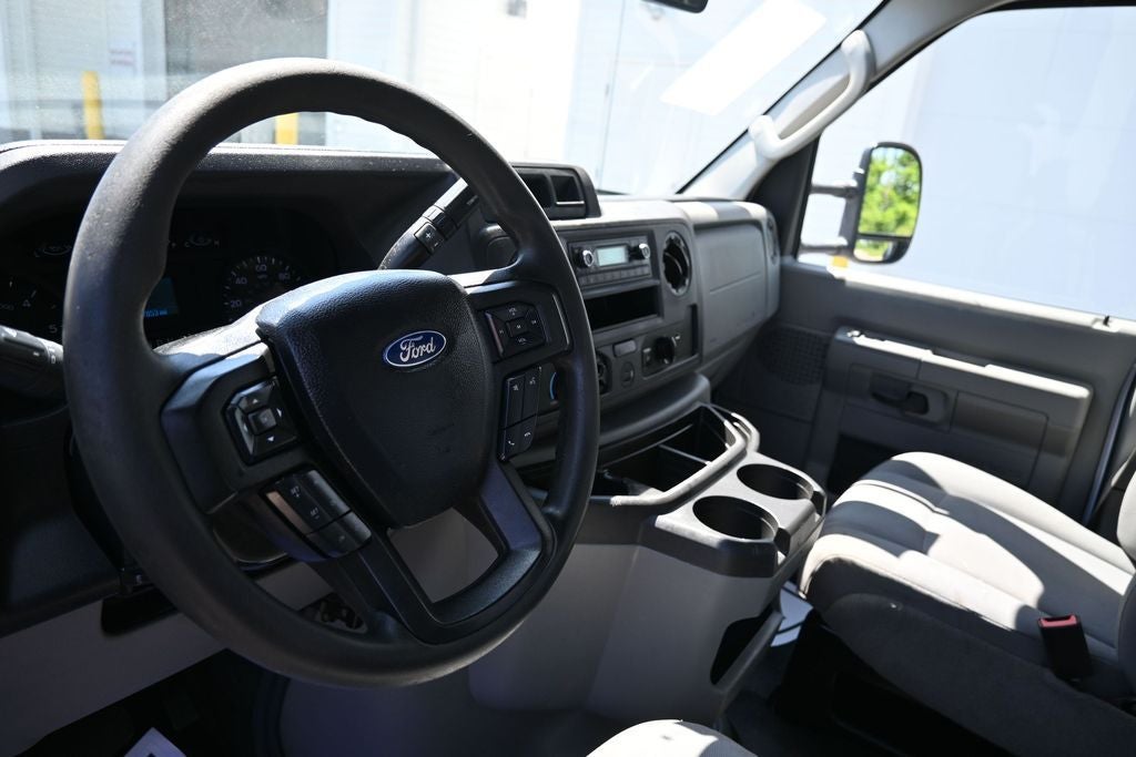 2022 Ford E-350SD Base Cutaway
