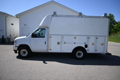 2022 Ford E-350SD Base Cutaway