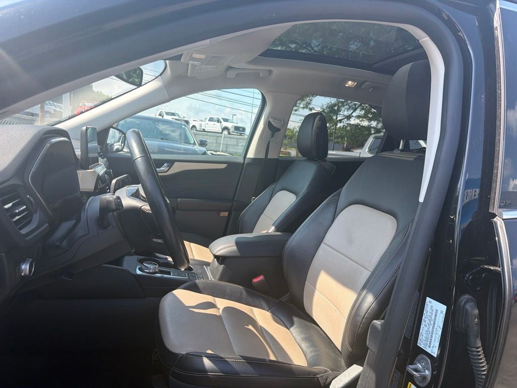 2022 Ford Escape Titanium