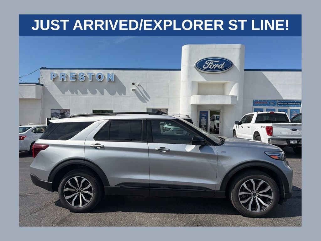 2023 Ford Explorer ST Line 4WD's photo