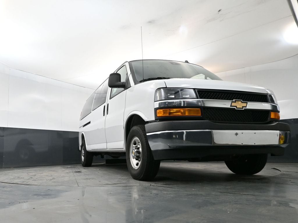 2025 Chevrolet Express 3500 LT Passenger