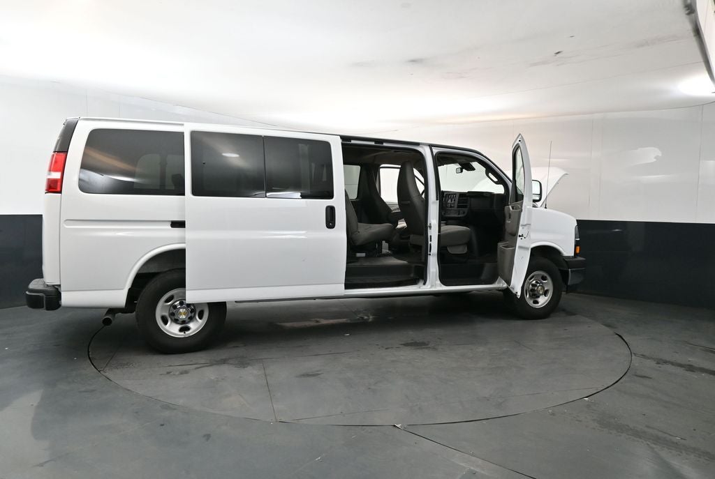 2025 Chevrolet Express 3500 LT Passenger