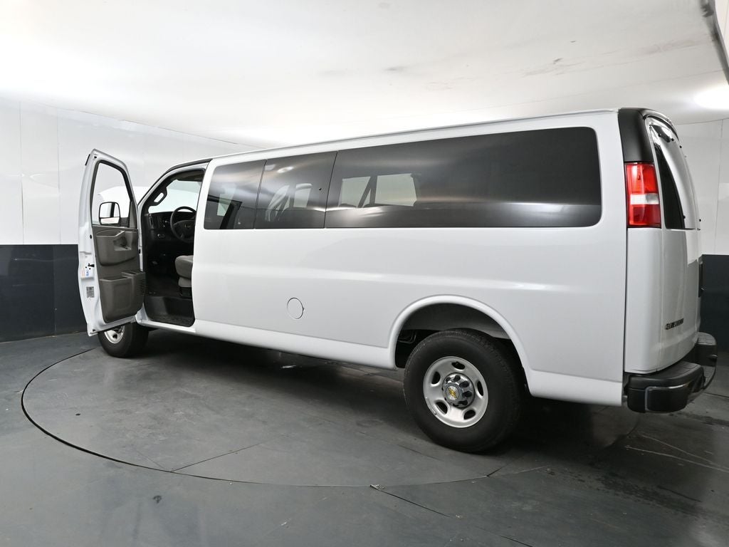 2025 Chevrolet Express 3500 LT Passenger