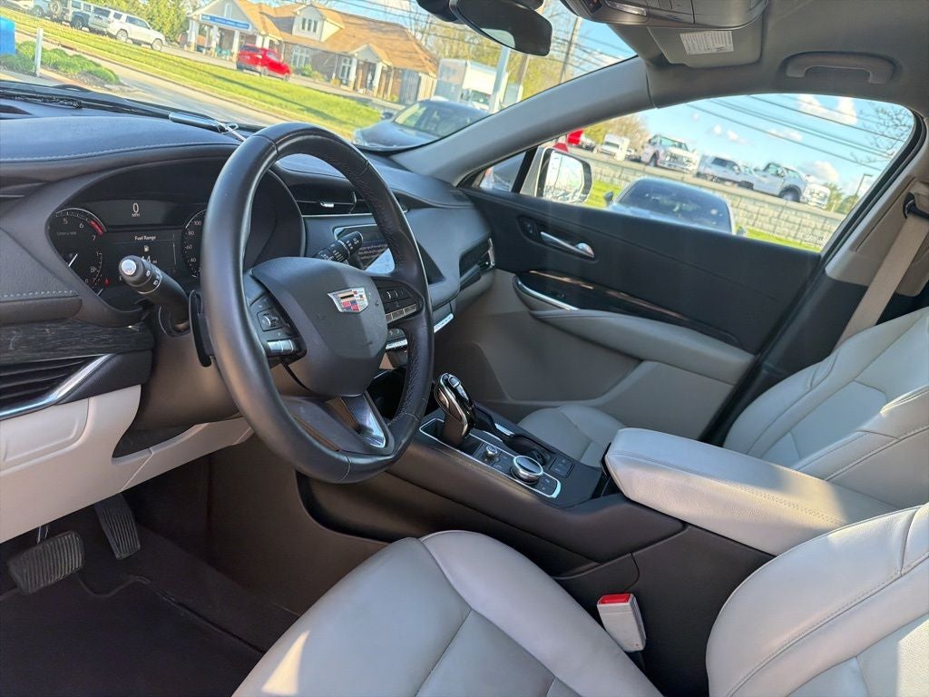 2023 Cadillac XT4 Premium Luxury