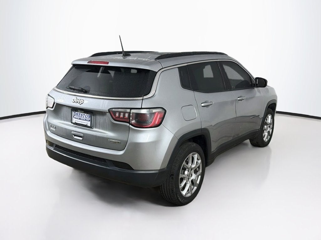 2022 Jeep Compass Latitude Lux