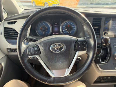2016 Toyota Sienna XLE 7 Passenger