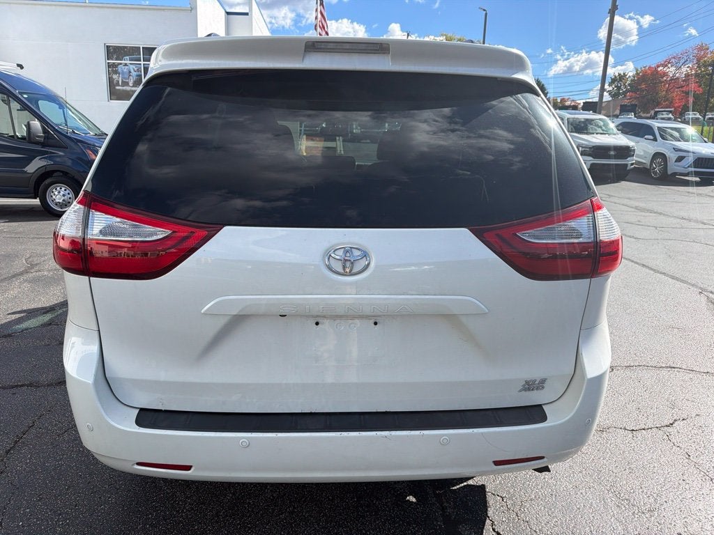 2016 Toyota Sienna XLE 7 Passenger