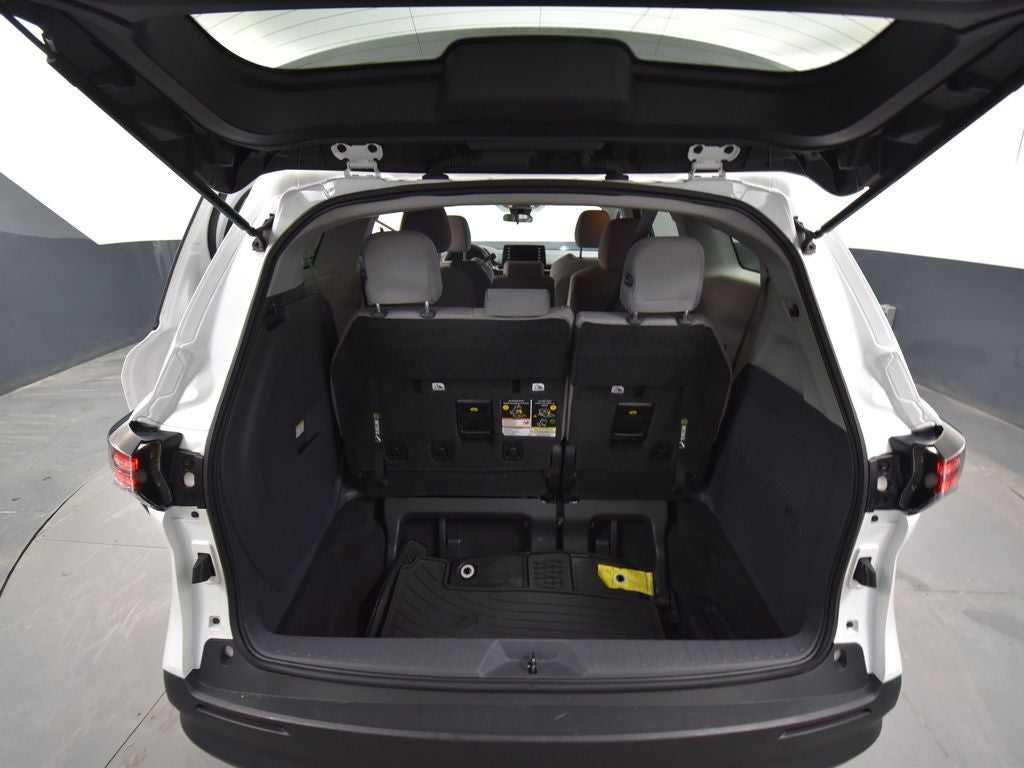 2023 Toyota Sienna LE 8 Passenger