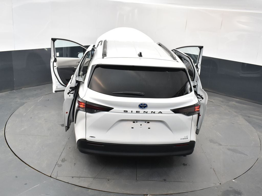 2023 Toyota Sienna LE 8 Passenger