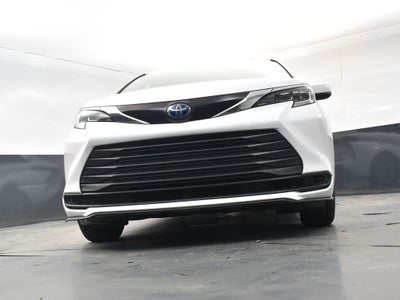 2023 Toyota Sienna LE 8 Passenger