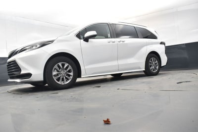 2023 Toyota Sienna LE 8 Passenger