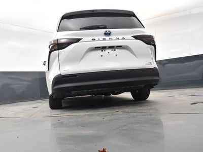 2023 Toyota Sienna LE 8 Passenger