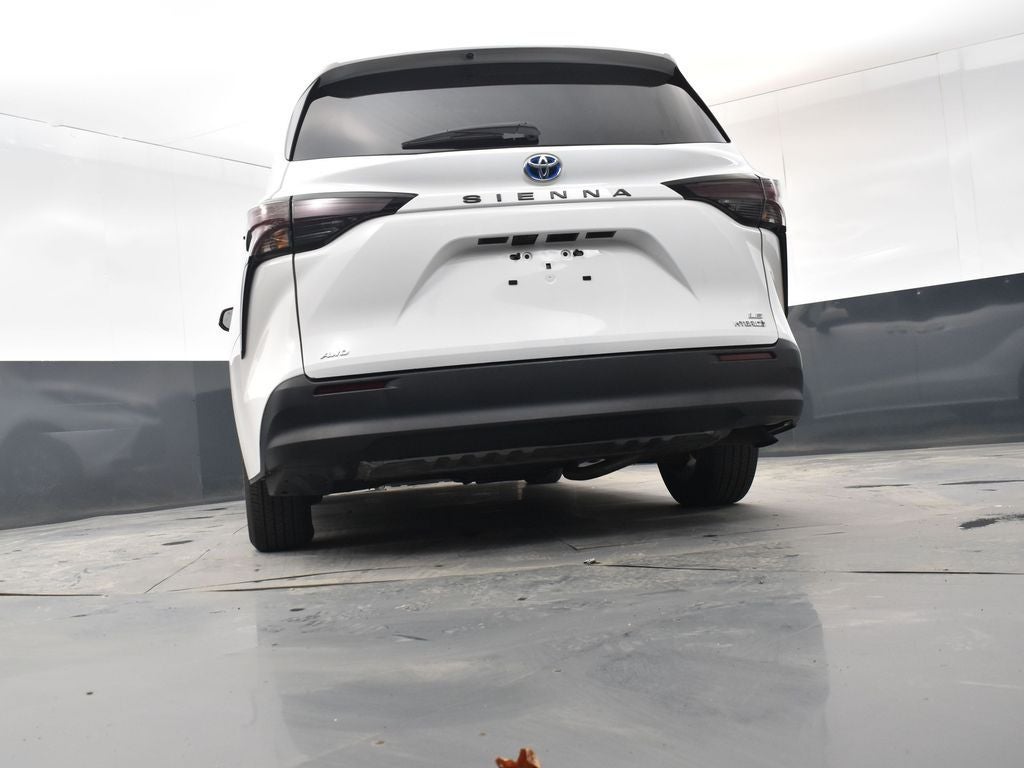 2023 Toyota Sienna LE 8 Passenger