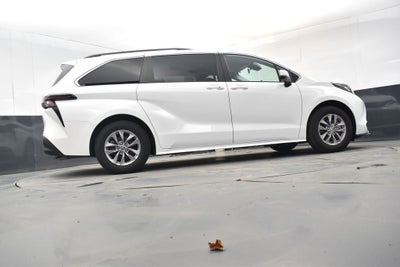 2023 Toyota Sienna LE 8 Passenger