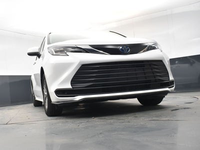 2023 Toyota Sienna LE 8 Passenger