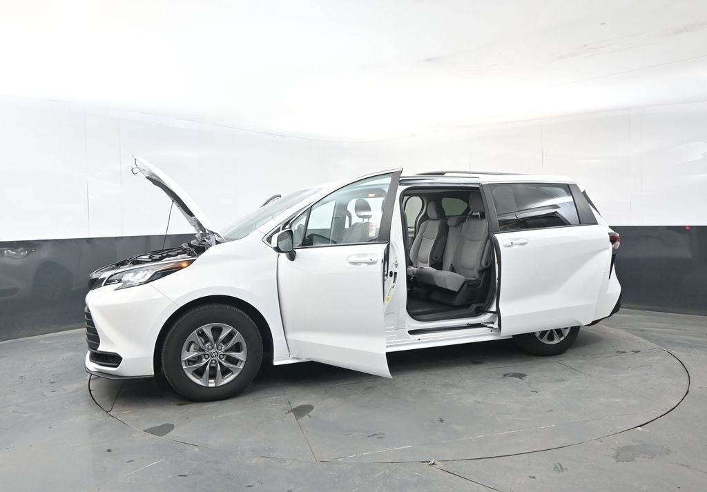 2023 Toyota Sienna LE 8 Passenger