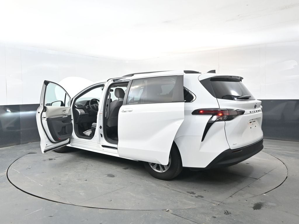 2023 Toyota Sienna LE 8 Passenger