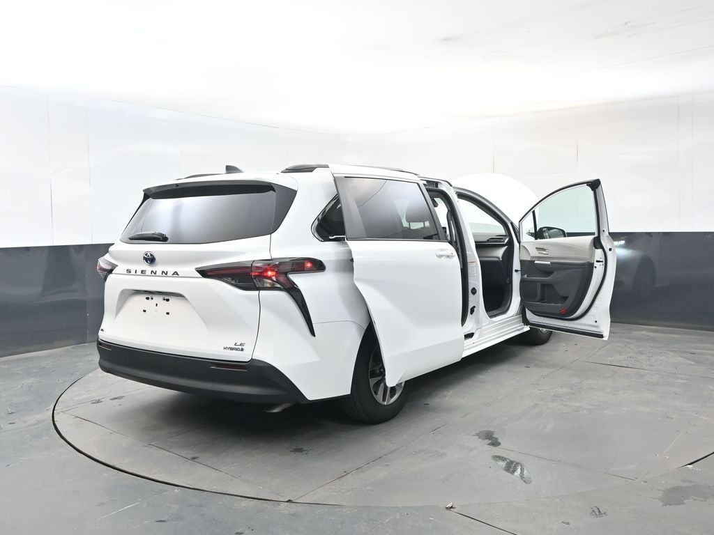 2023 Toyota Sienna LE 8 Passenger
