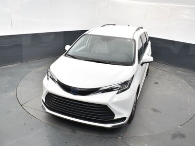 2023 Toyota Sienna LE 8 Passenger