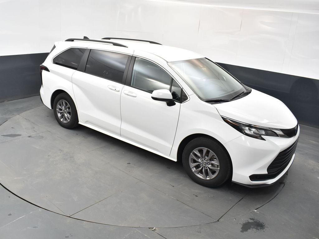2023 Toyota Sienna LE 8 Passenger