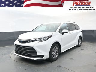 2023 Toyota Sienna LE 8 Passenger