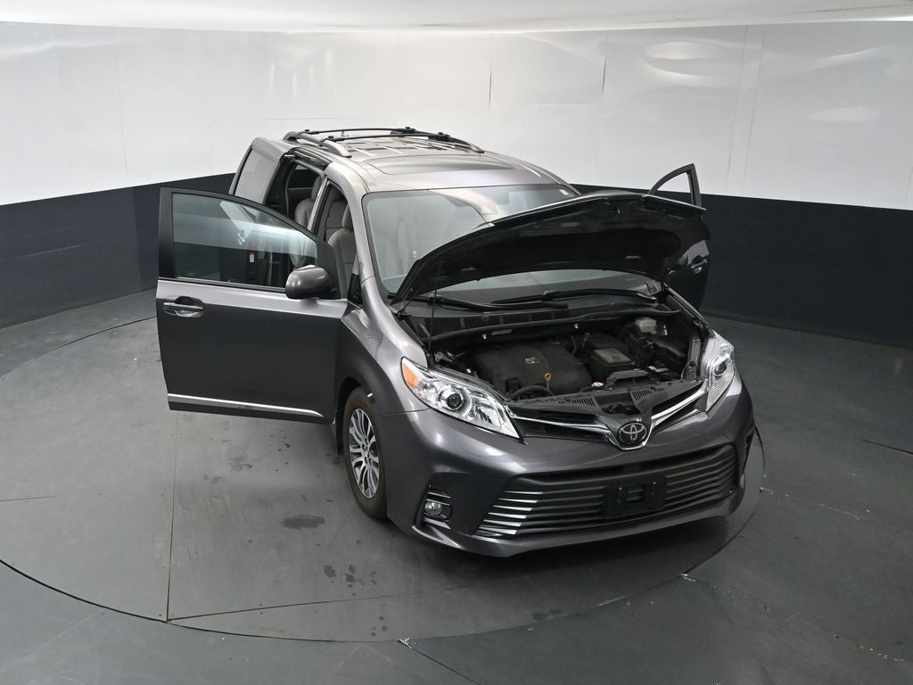 2020 Toyota Sienna XLE 8 Passenger