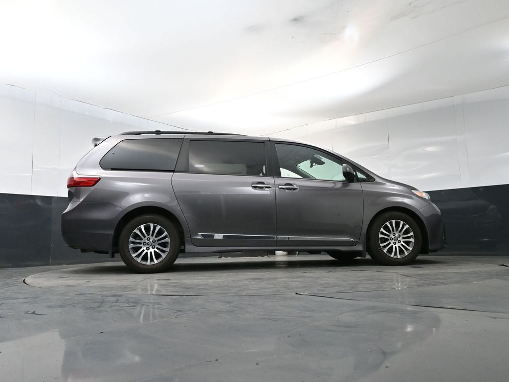 2020 Toyota Sienna XLE 8 Passenger