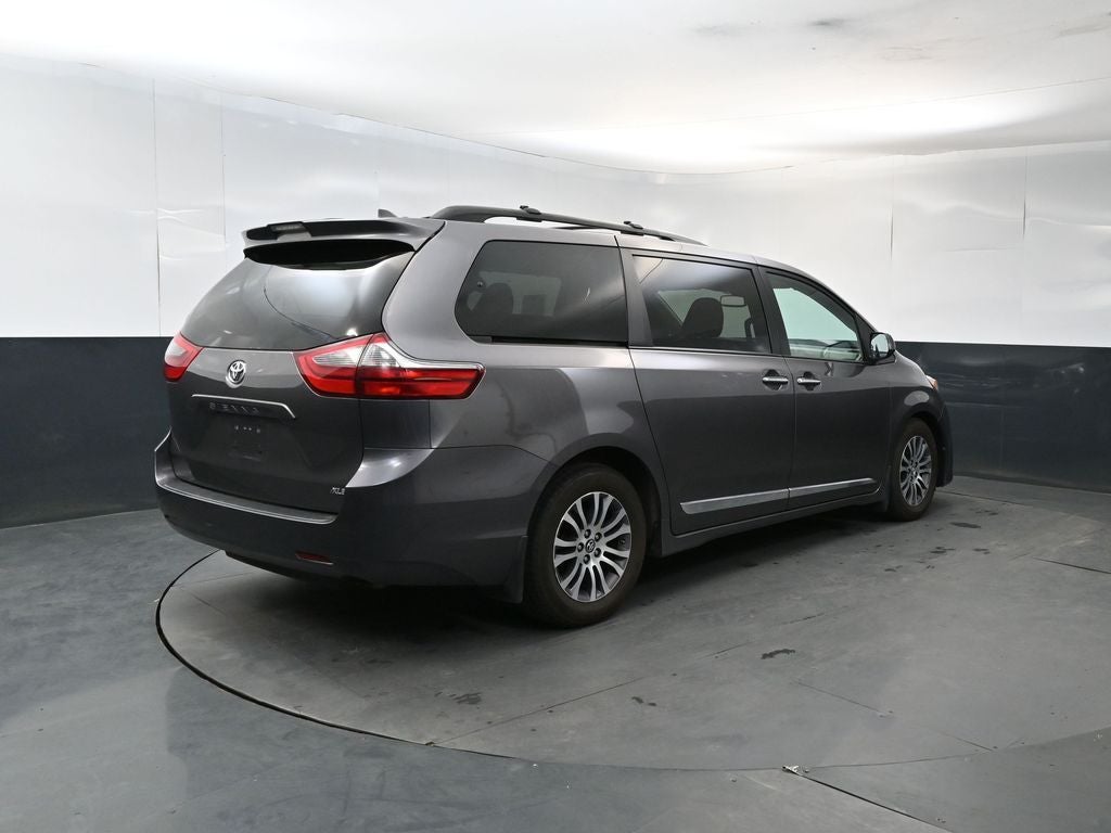 2020 Toyota Sienna XLE 8 Passenger