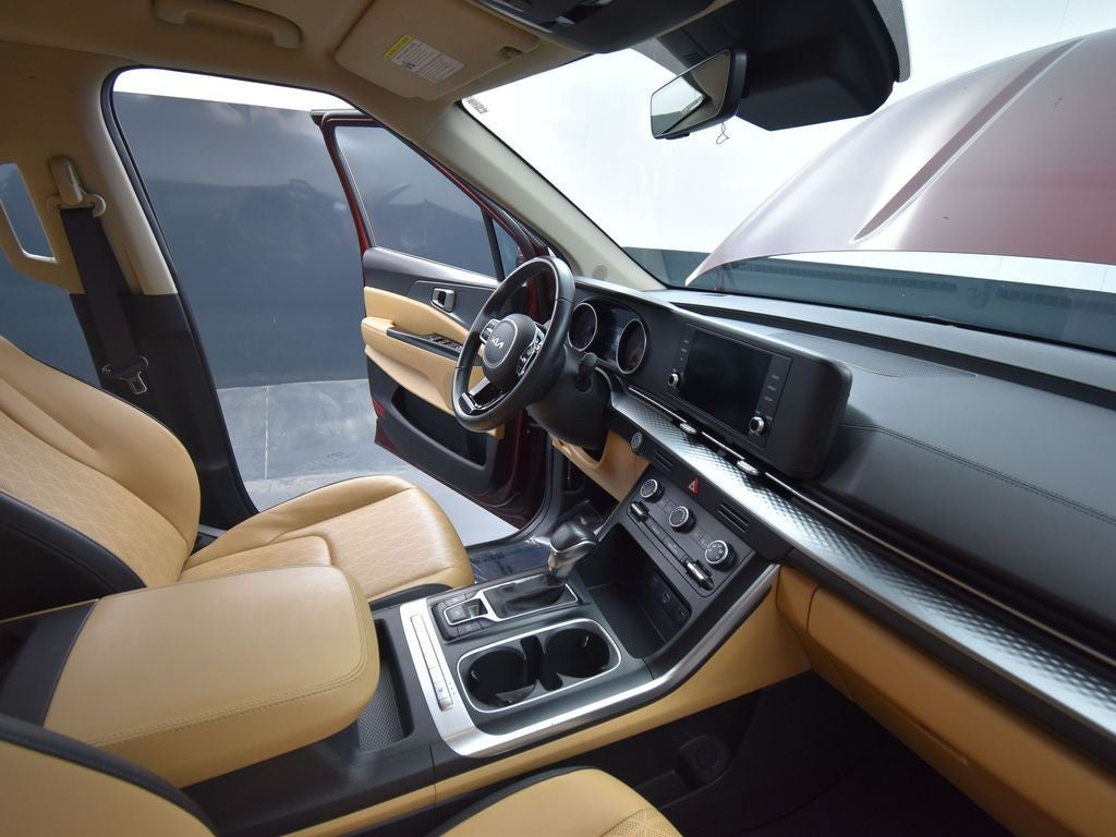 2024 Kia Carnival LX