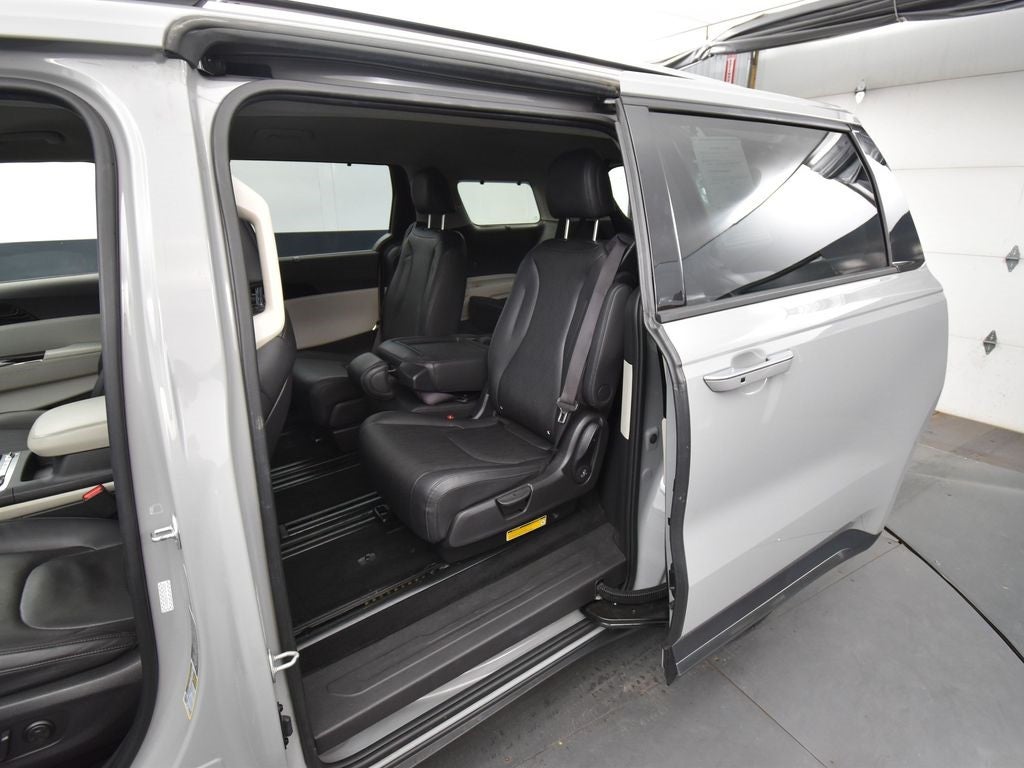 2023 Kia Carnival SX