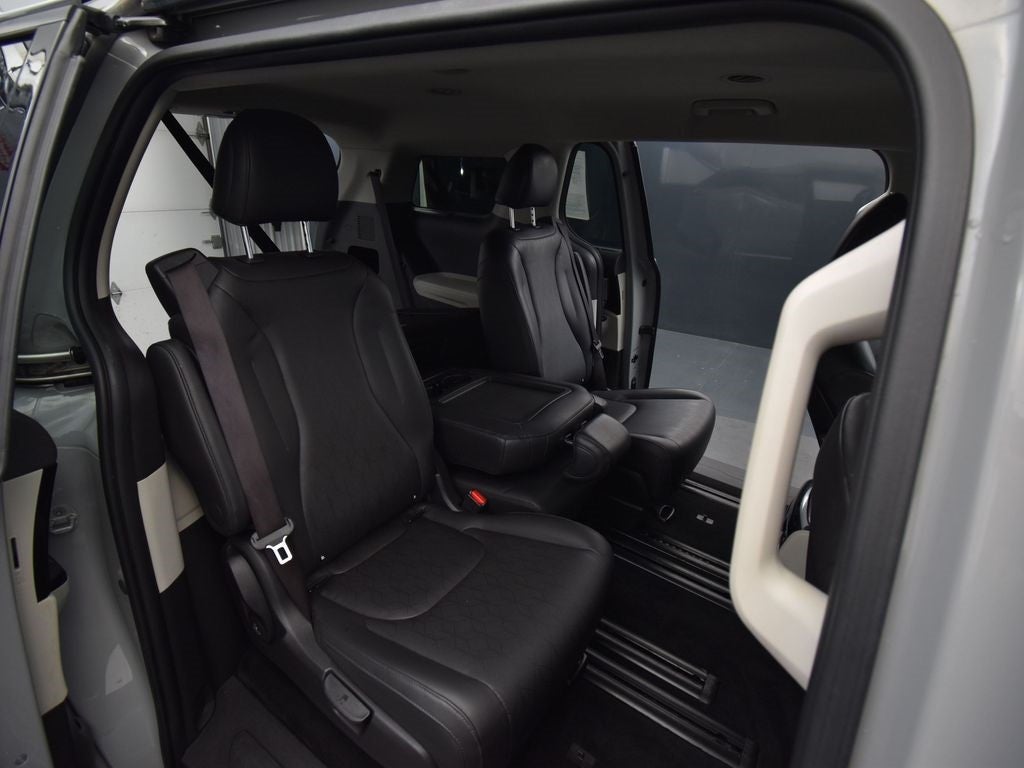 2023 Kia Carnival SX