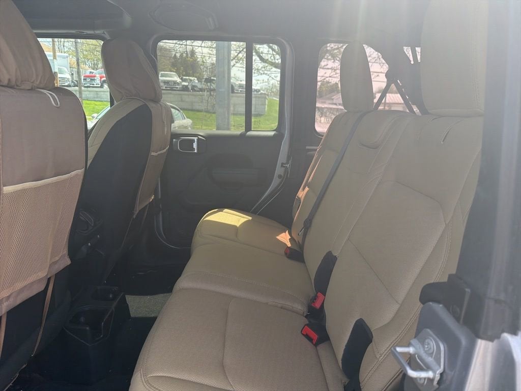 2020 Jeep Wrangler Unlimited Black and Tan