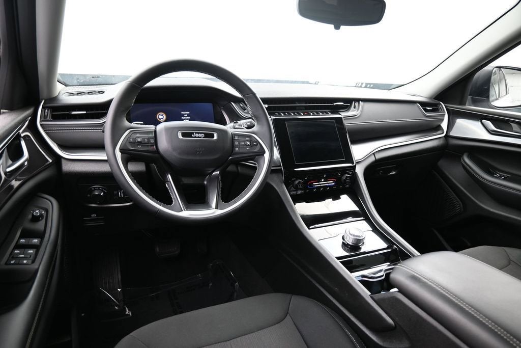 2023 Jeep Grand Cherokee L Laredo 4x4