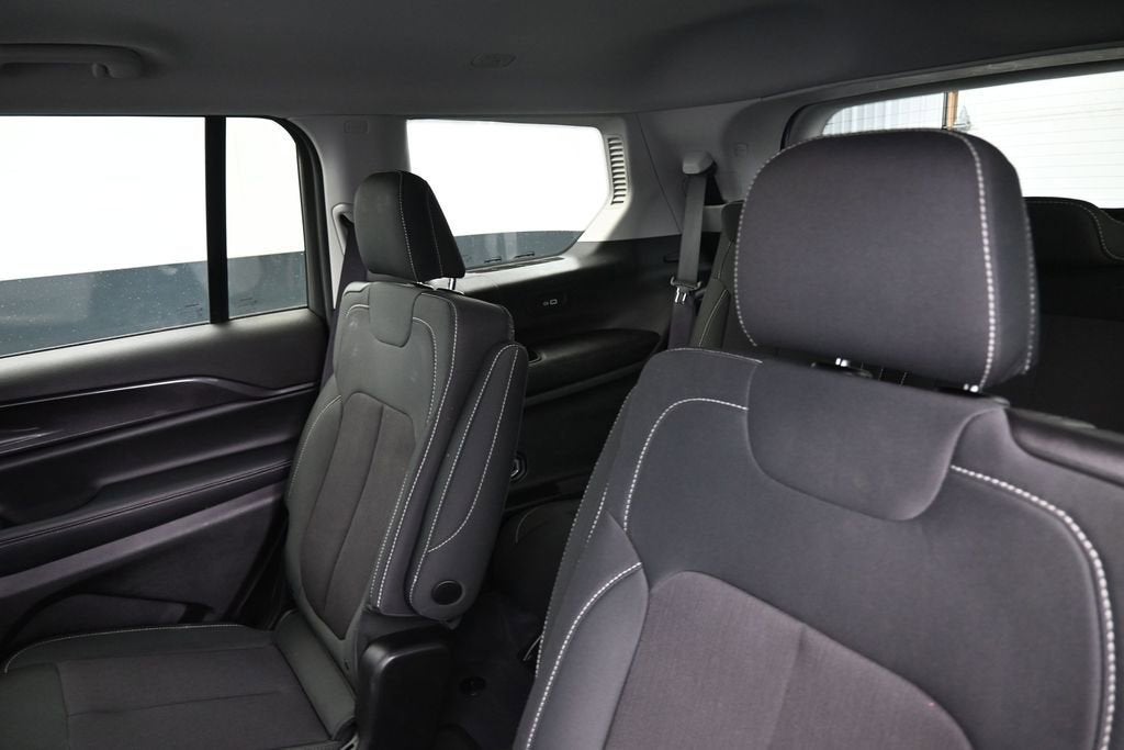 2023 Jeep Grand Cherokee L Laredo 4x4