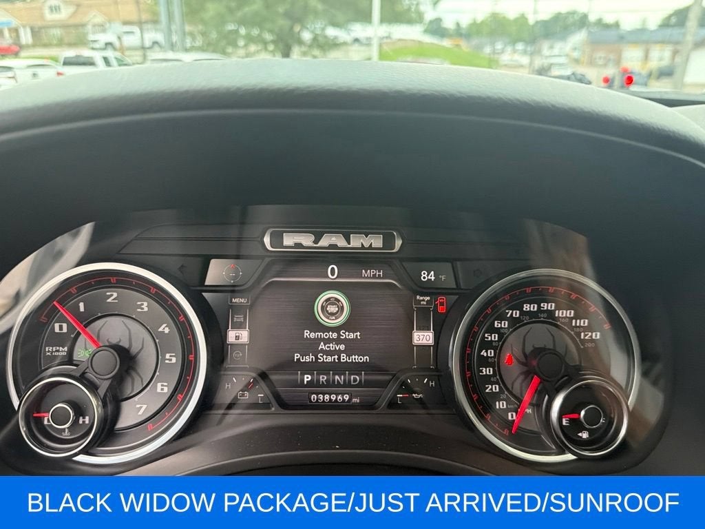 2022 RAM 1500 Big Horn Crew Cab 4x4 5'7" Box