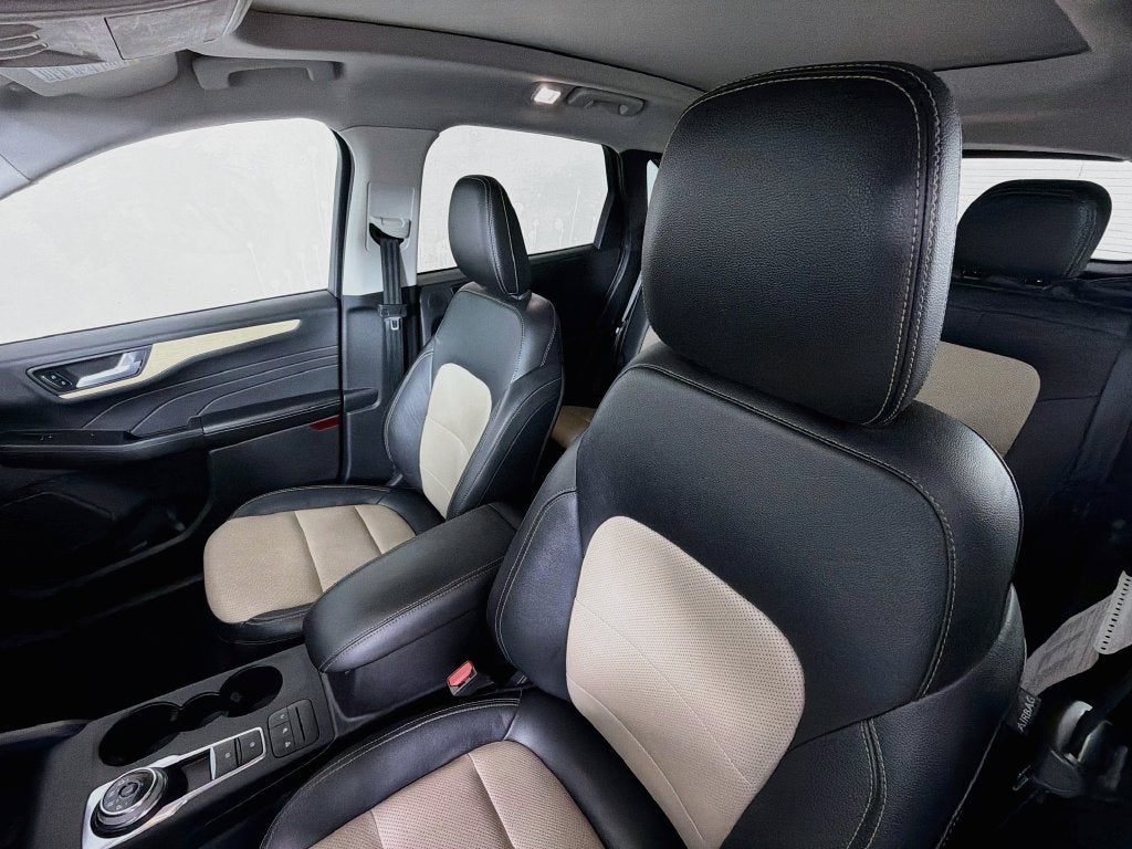 2022 Ford Escape Titanium Hybrid
