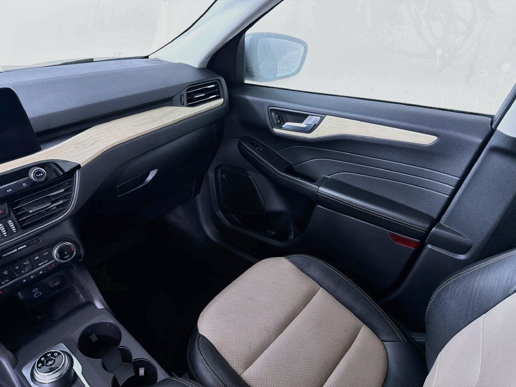 2022 Ford Escape Titanium Hybrid
