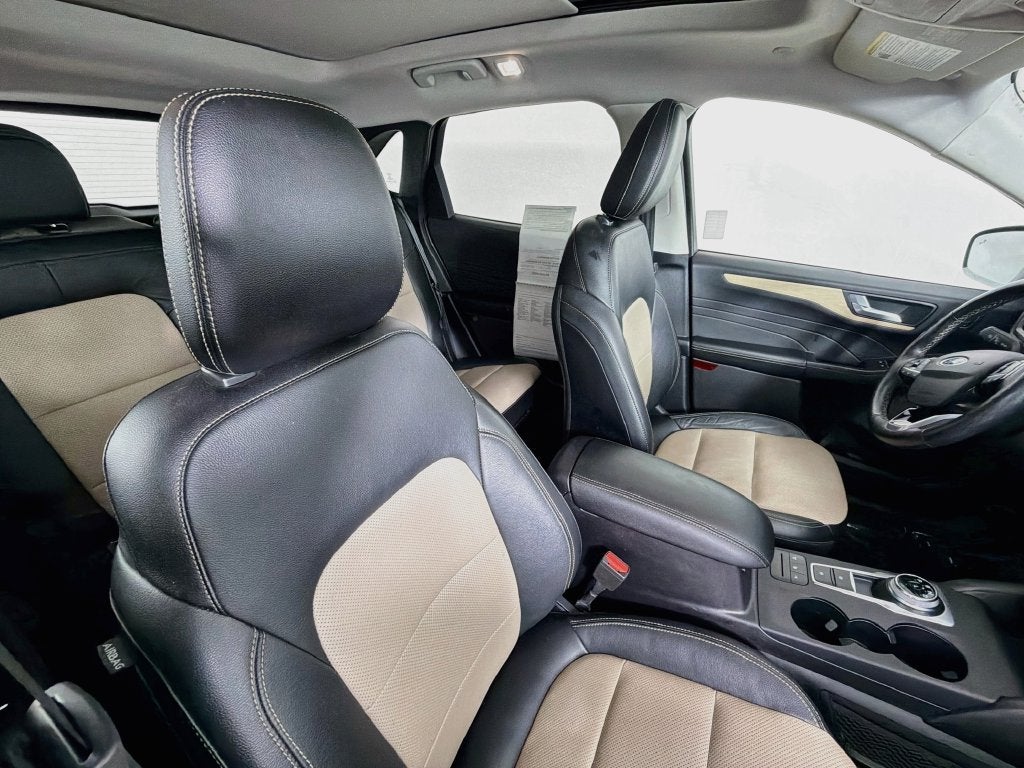 2022 Ford Escape Titanium Hybrid