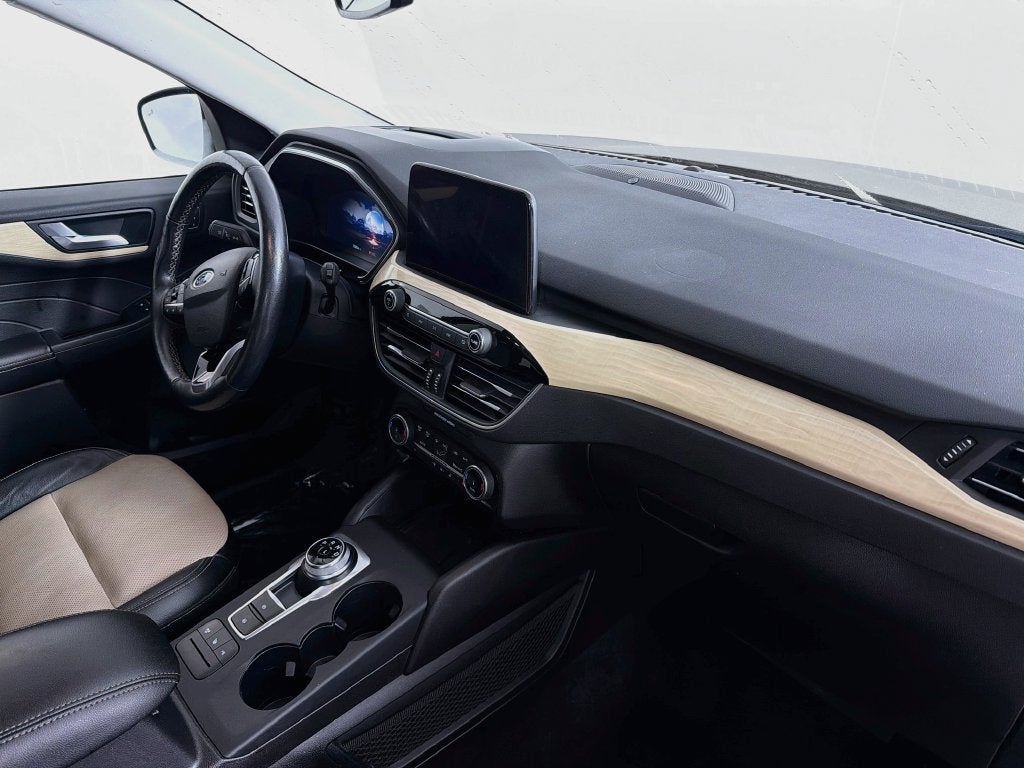 2022 Ford Escape Titanium Hybrid