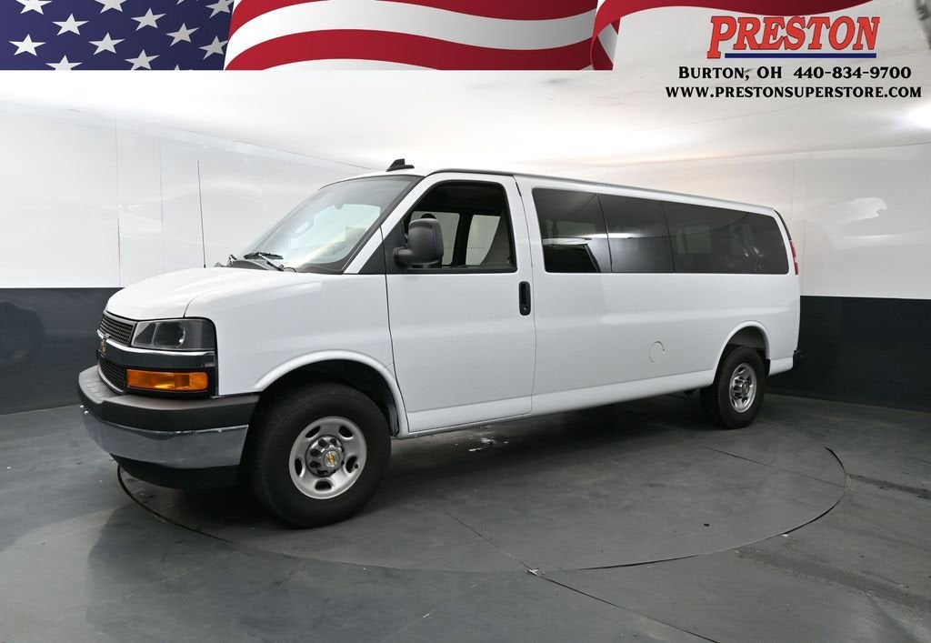 2025 Chevrolet Express Passenger 1LT