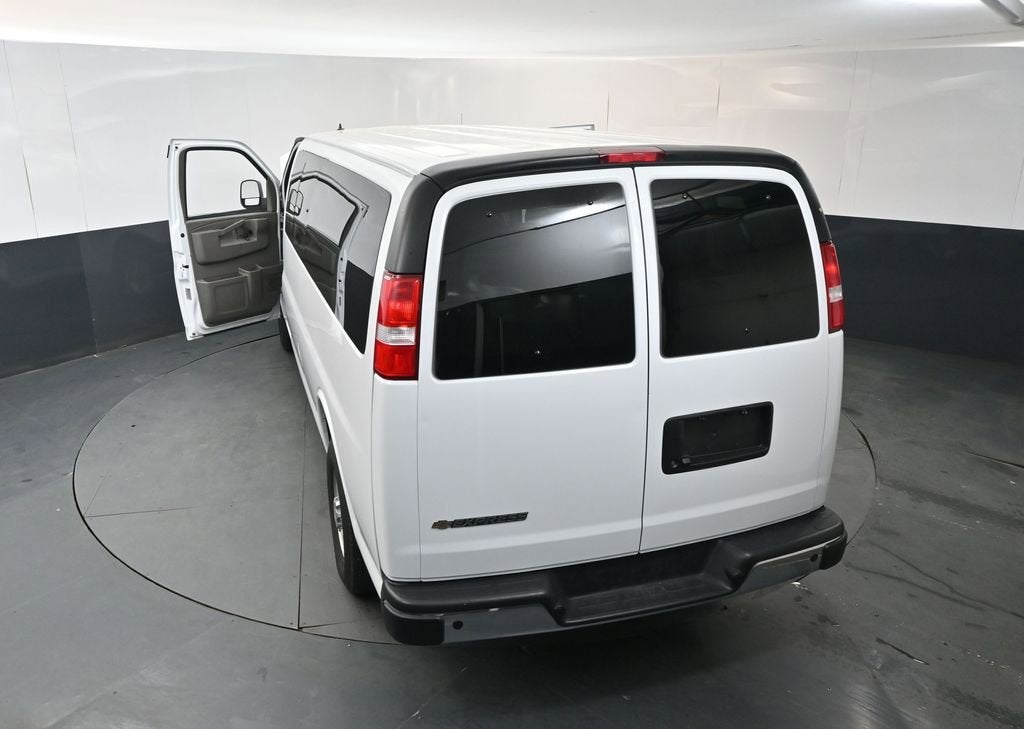2025 Chevrolet Express Passenger 1LT