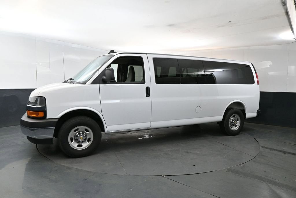 2025 Chevrolet Express Passenger 1LT