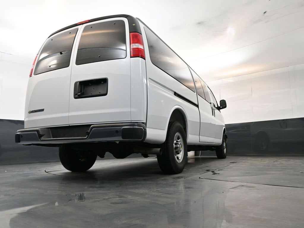 2025 Chevrolet Express Passenger 1LT