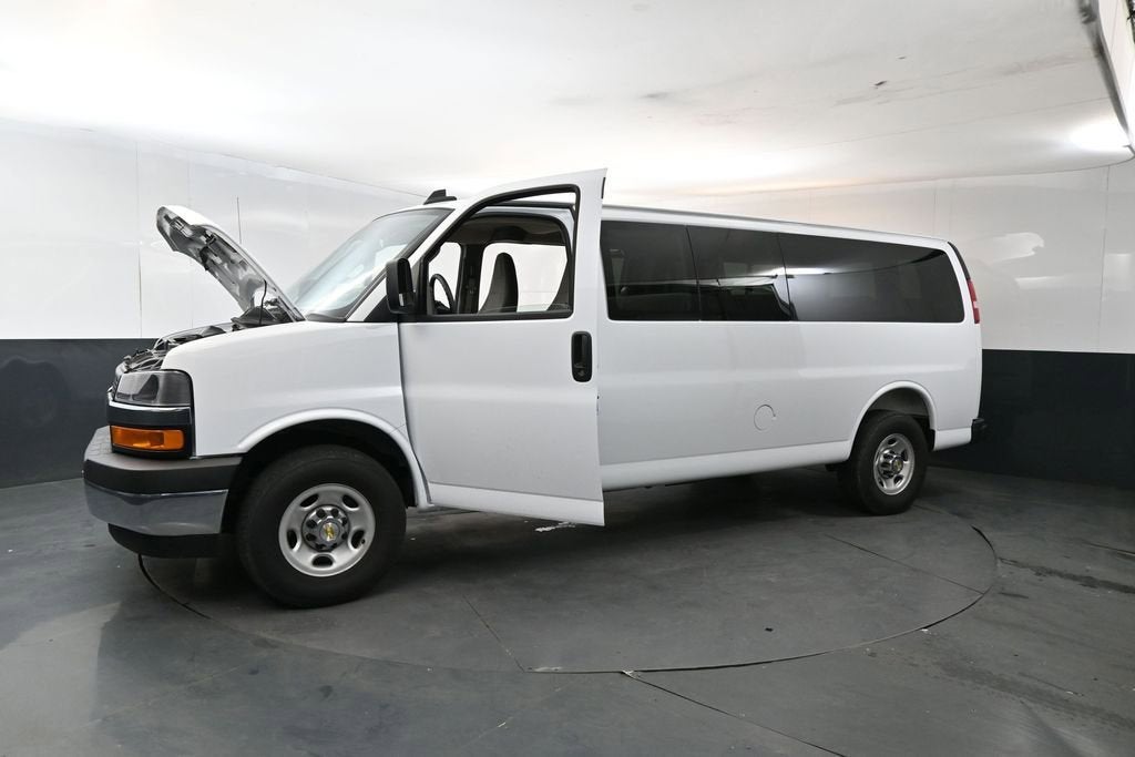 2025 Chevrolet Express Passenger 1LT