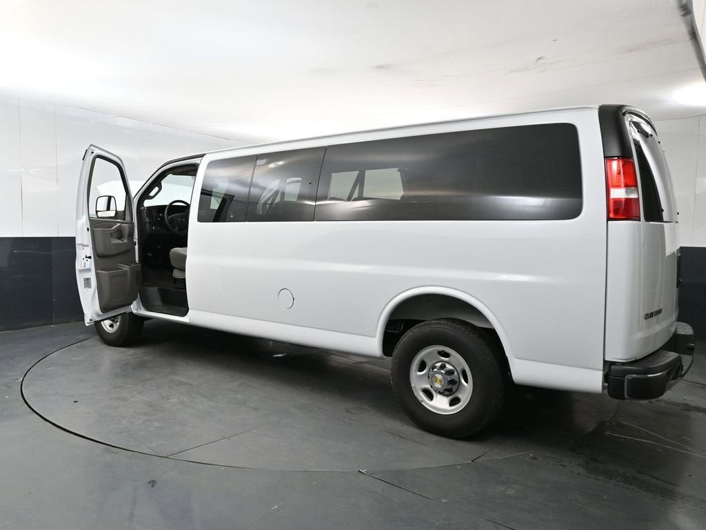 2025 Chevrolet Express Passenger 1LT