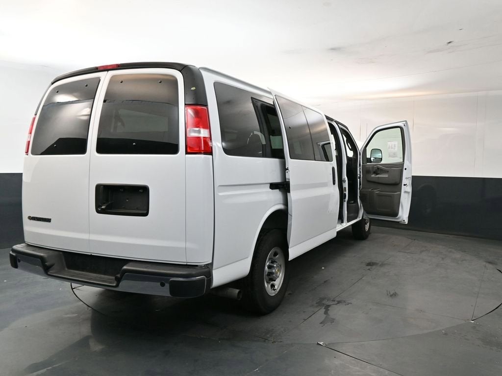 2025 Chevrolet Express Passenger 1LT