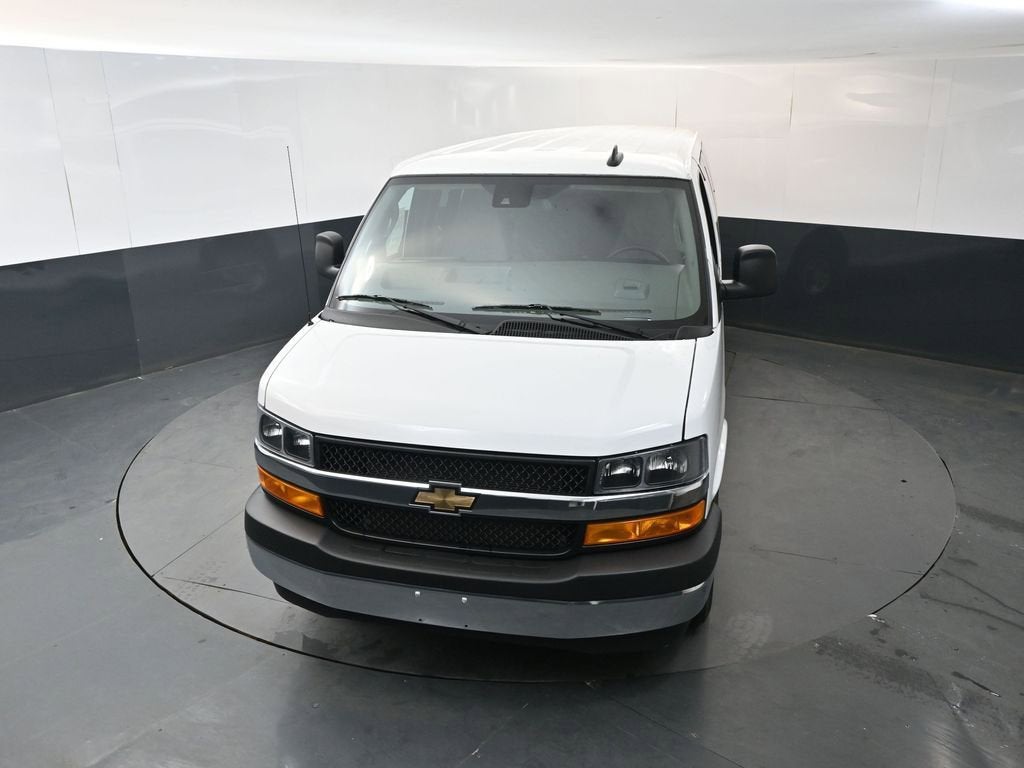 2025 Chevrolet Express Passenger 1LT