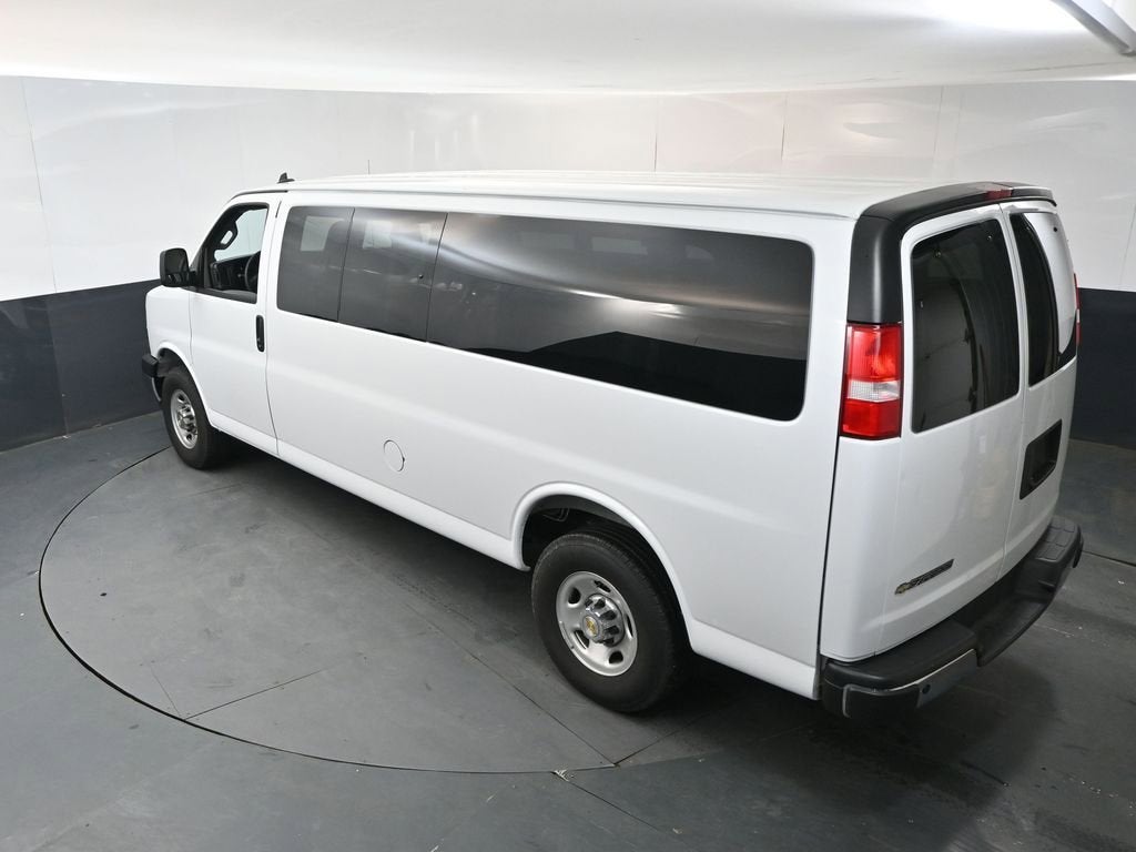2025 Chevrolet Express Passenger 1LT